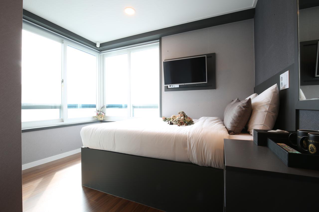 Philstay Myeongdong Seoul Exterior photo